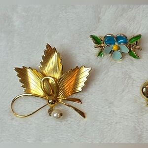 Vintage Style Brooch Bundle Gold Leaf & Enamel Flower Pins